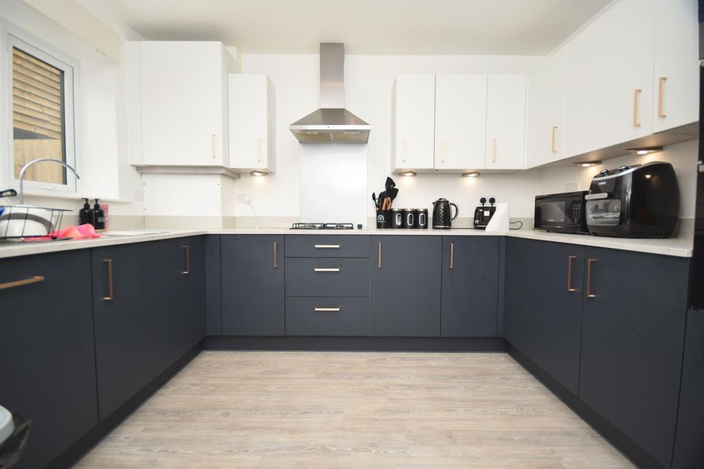 Property photo 3 of 13 Kitchen