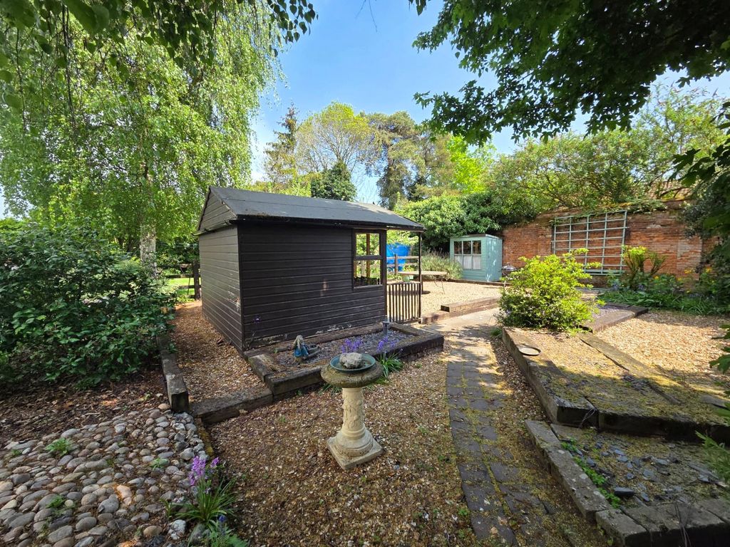Property photo 2 of 18 Picture No. 27