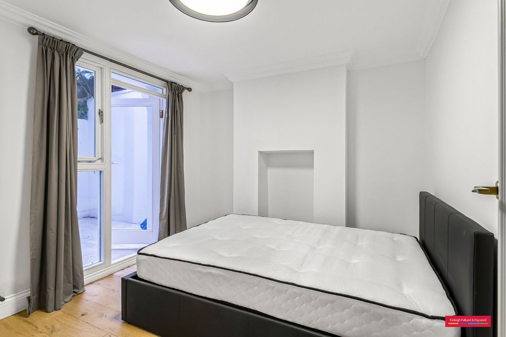 Property photo 3 of 10 Bedroom