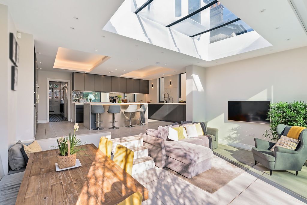 Property photo 3 of 39