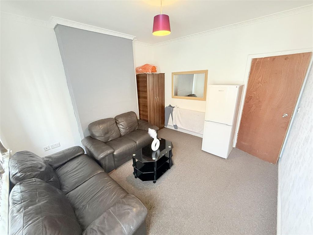 Property photo 2 of 9 Tempimagejr3Gbp.Jpg