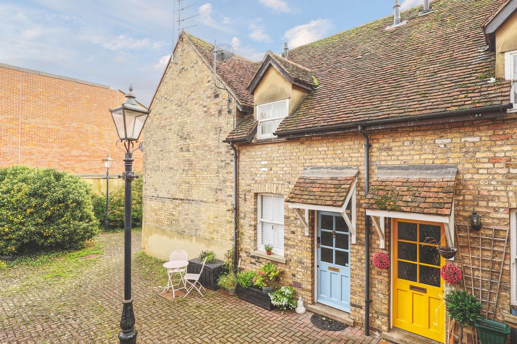 Property photo 1 of 12