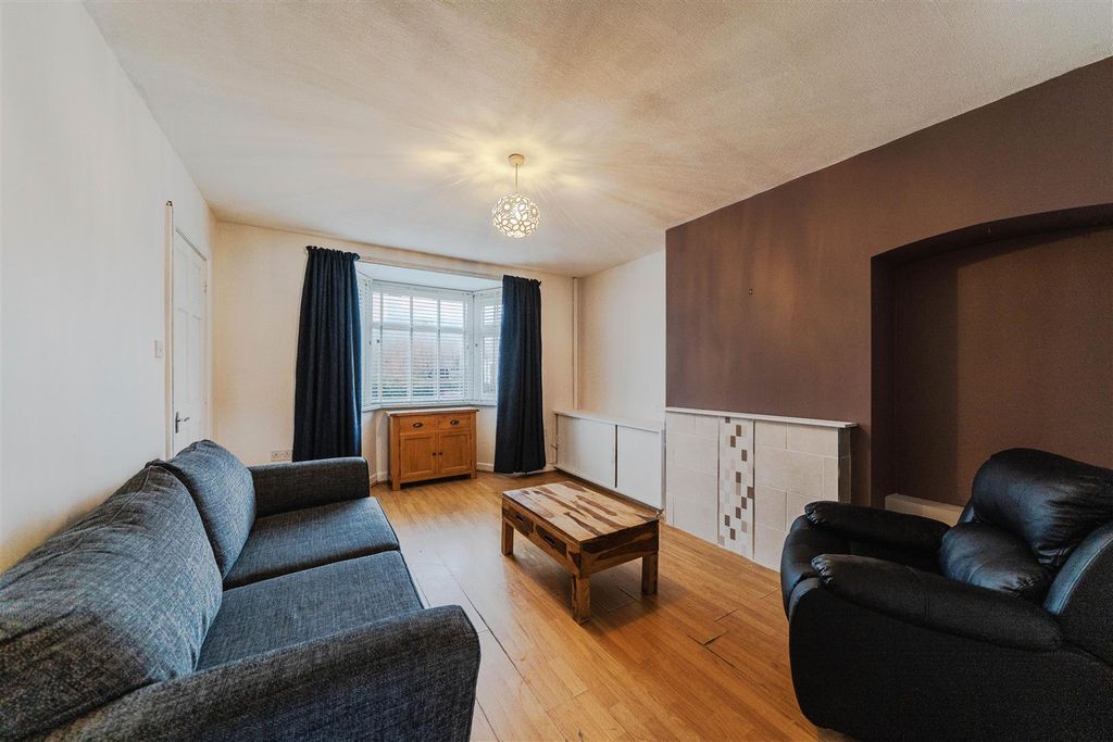 Property photo 2 of 13 Lounge