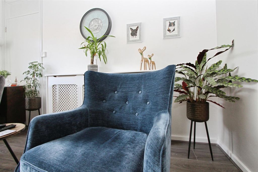 Property photo 3 of 16 Sitting Room