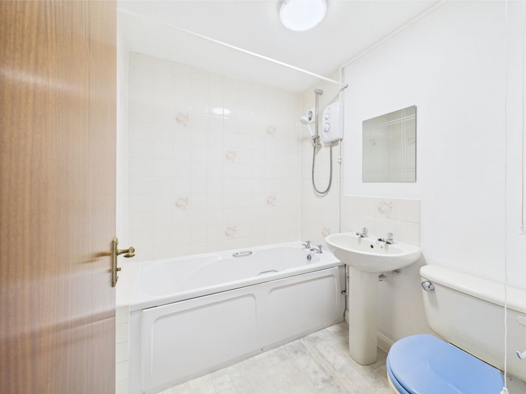 Property photo 3 of 4 Cam01740G0-Pr0392-Still004