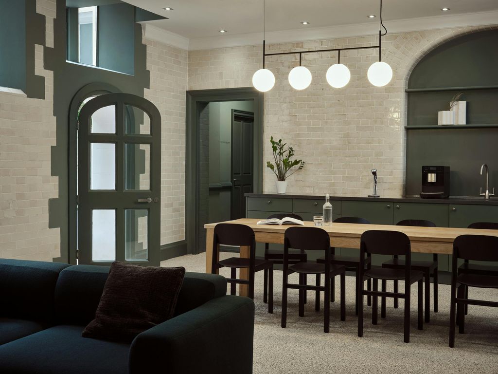 Property photo 2 of 5 Gph Lounge.Jpg