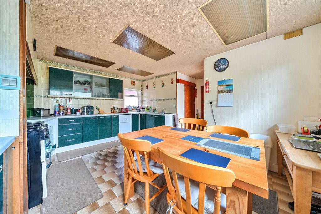Property photo 3 of 10 Kitchen
