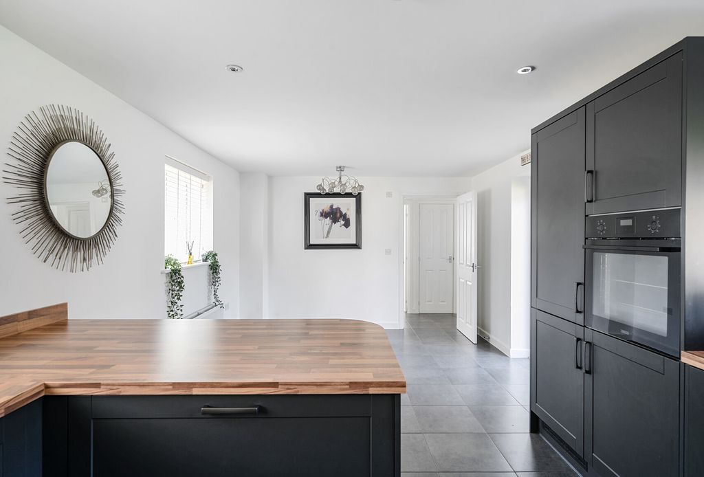 Property photo 3 of 18 Kitchen/Diner