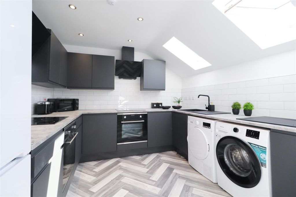Property photo 3 of 4 17 Regent Street-25.Jpg