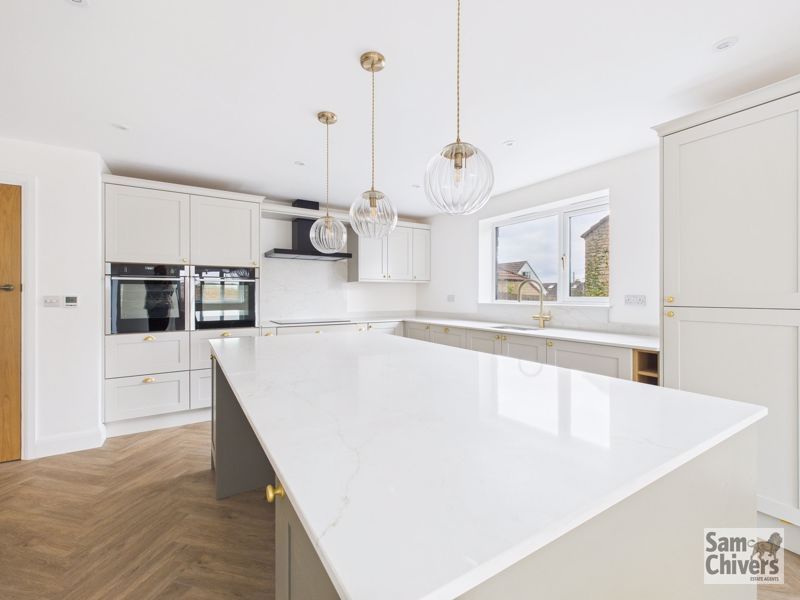 Property photo 3 of 32 Photo 14