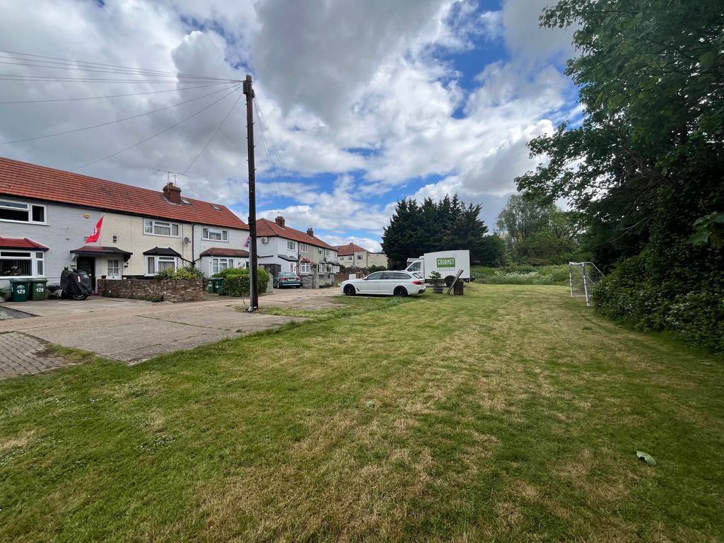 Property photo 2 of 27