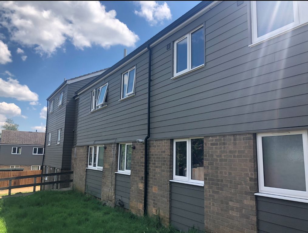 Property photo 1 of 7 Great Holme Court