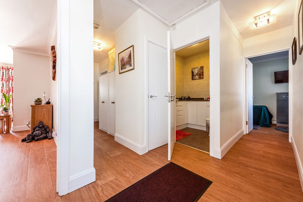 Property photo 2 of 34