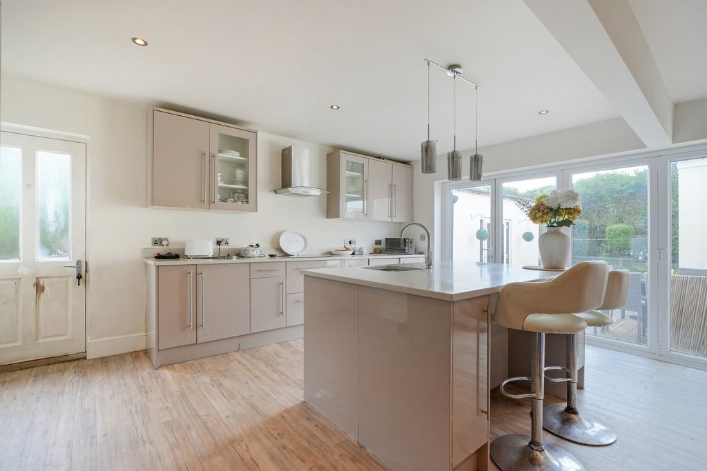 Property photo 2 of 30 Open Plan Kitchen