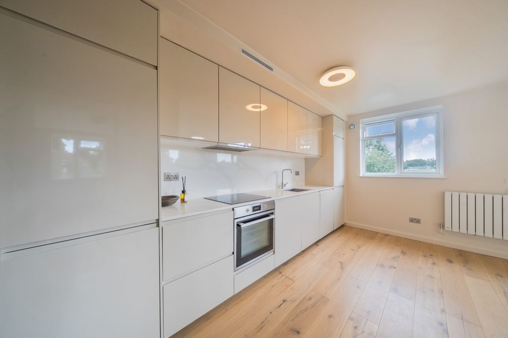 Property photo 2 of 18 1333129-11-688A6A...