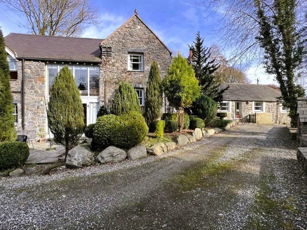 Property photo 2 of 20 Pen Y Bont