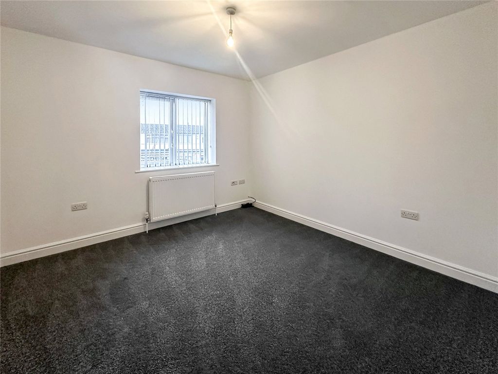 Property photo 2 of 6 Picture No. 10