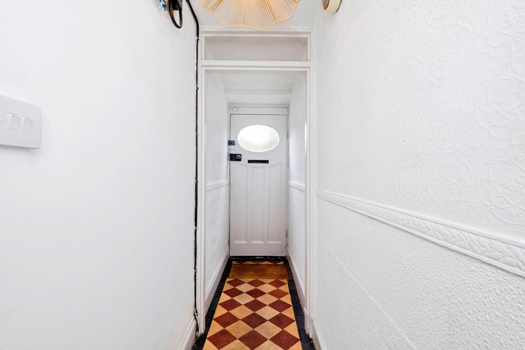 Property photo 2 of 19 Hallway