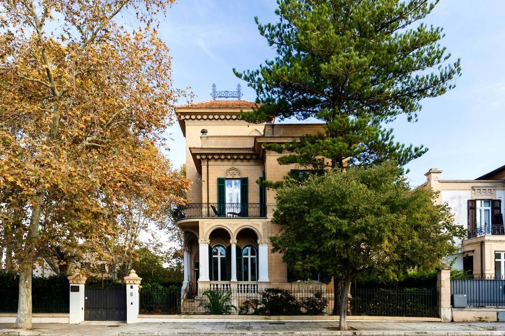 Property photo 1 of 35