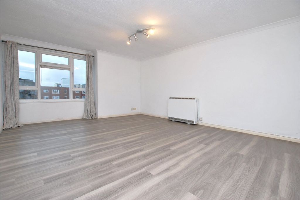 Property photo 3 of 8 Picture No. 17