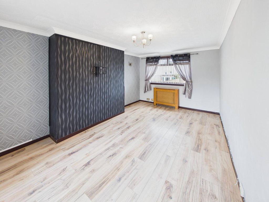 Property photo 2 of 12 Living Room