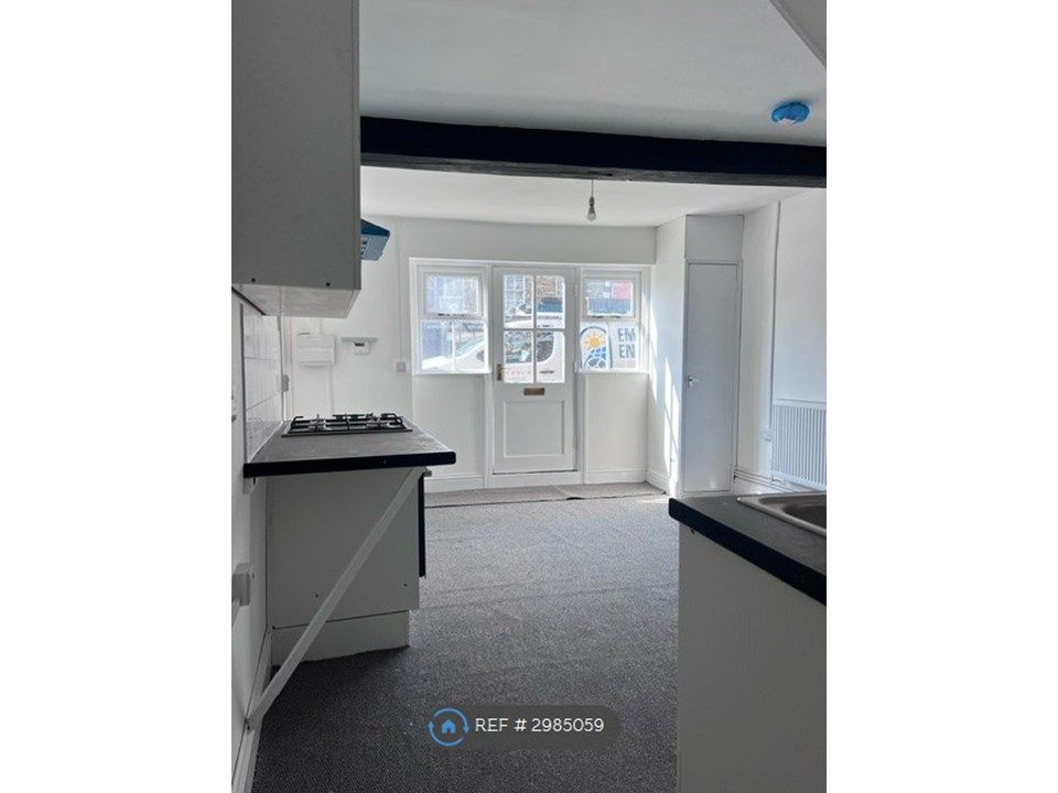 Property photo 1 of 4 Kitchen/Living Room