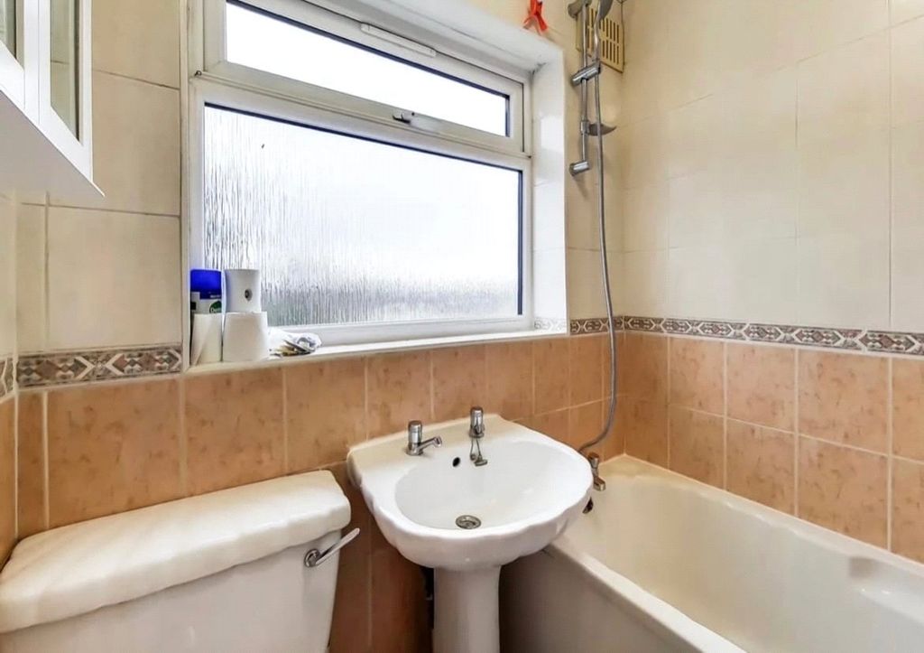 Property photo 3 of 4 Picture No. 05
