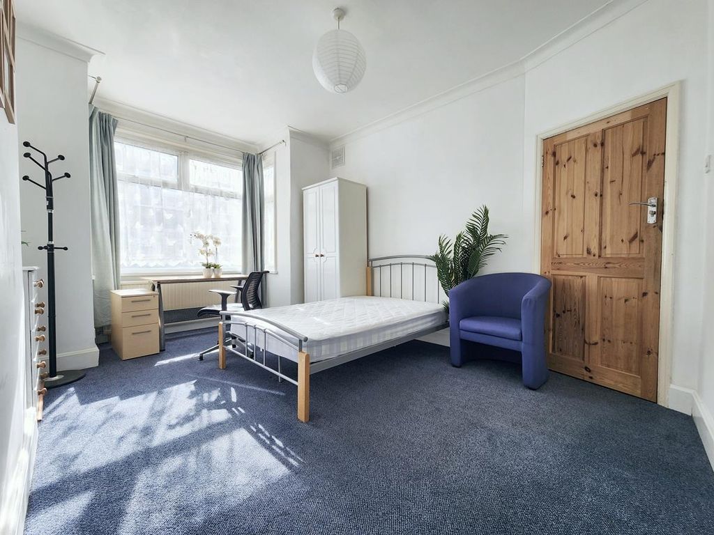 Property photo 2 of 16 Bedroom 2.Jpg