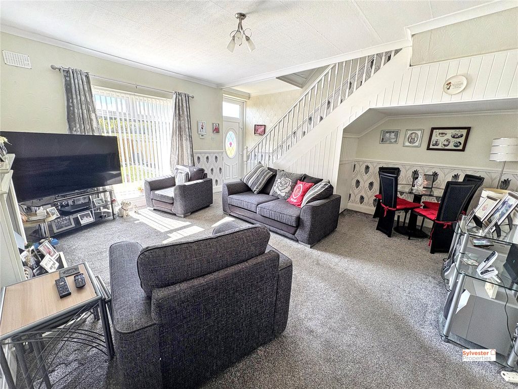 Property photo 3 of 19 Picture No. 12