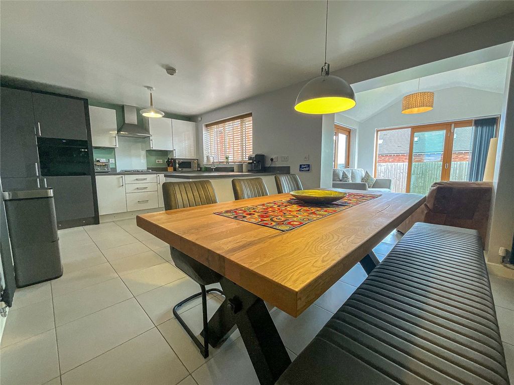 Property photo 2 of 37 Picture No. 26