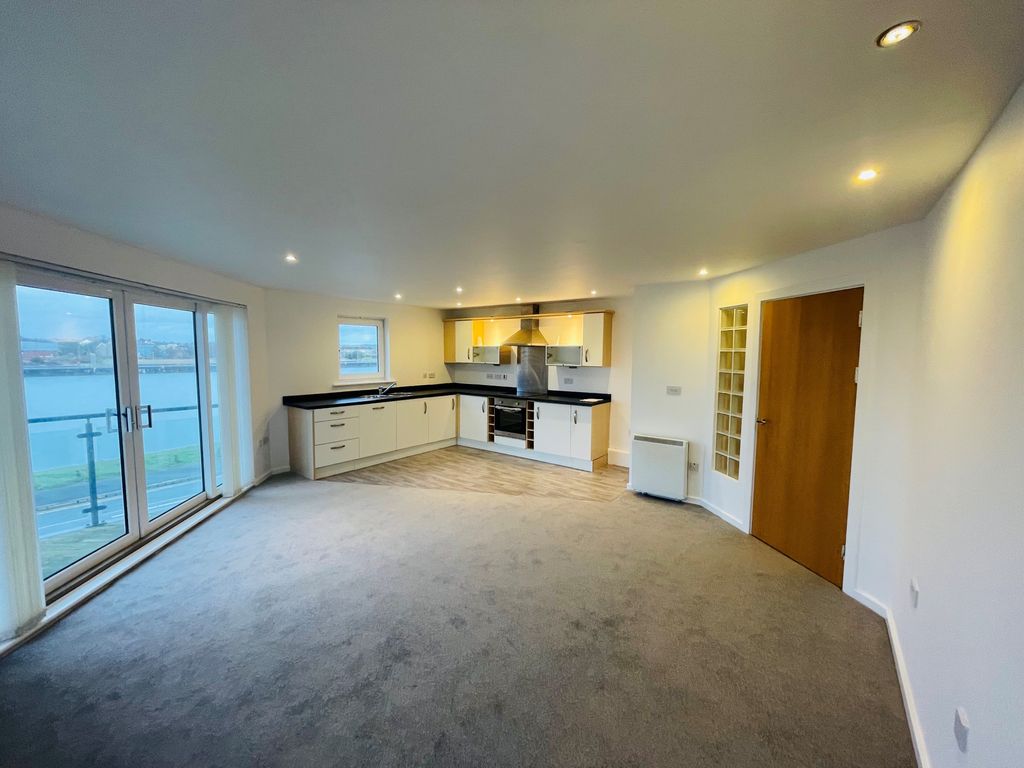 Property photo 2 of 13 Kitchen Lounge