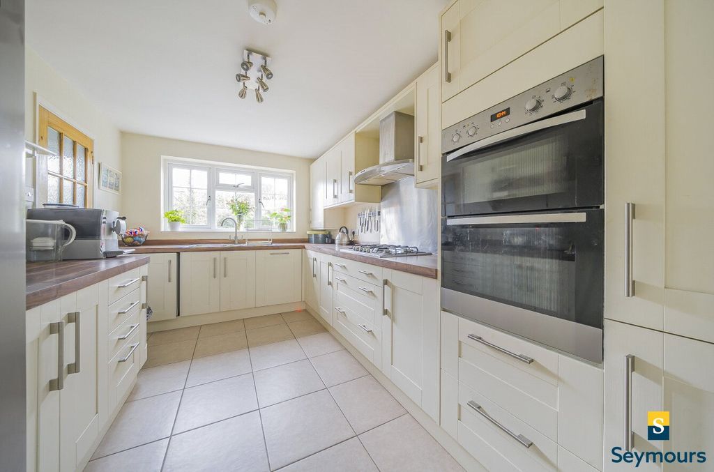 Property photo 2 of 17 Kitchen