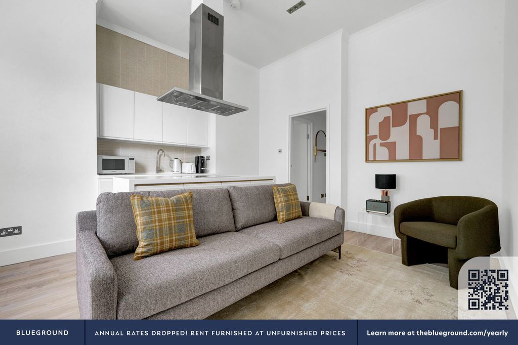 Property photo 3 of 16 Living Room