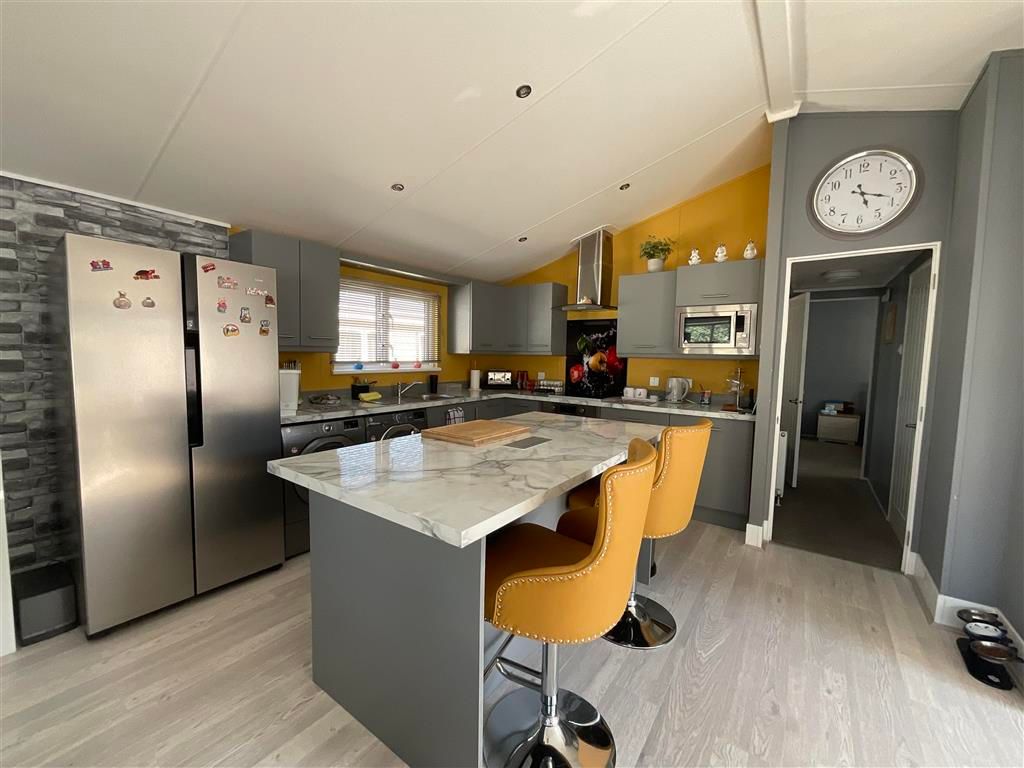 Property photo 3 of 10 Kitchen/Lounge/Diner