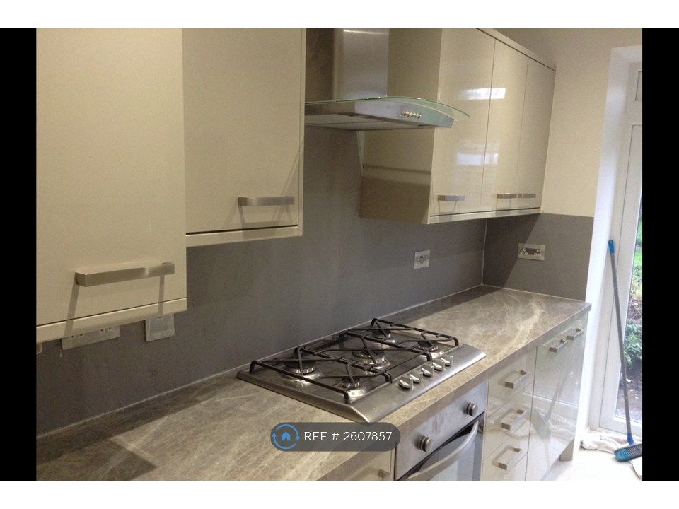 Property photo 3 of 9 Kitchen