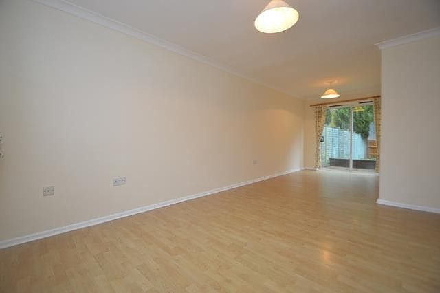 Property photo 3 of 9 Lounge