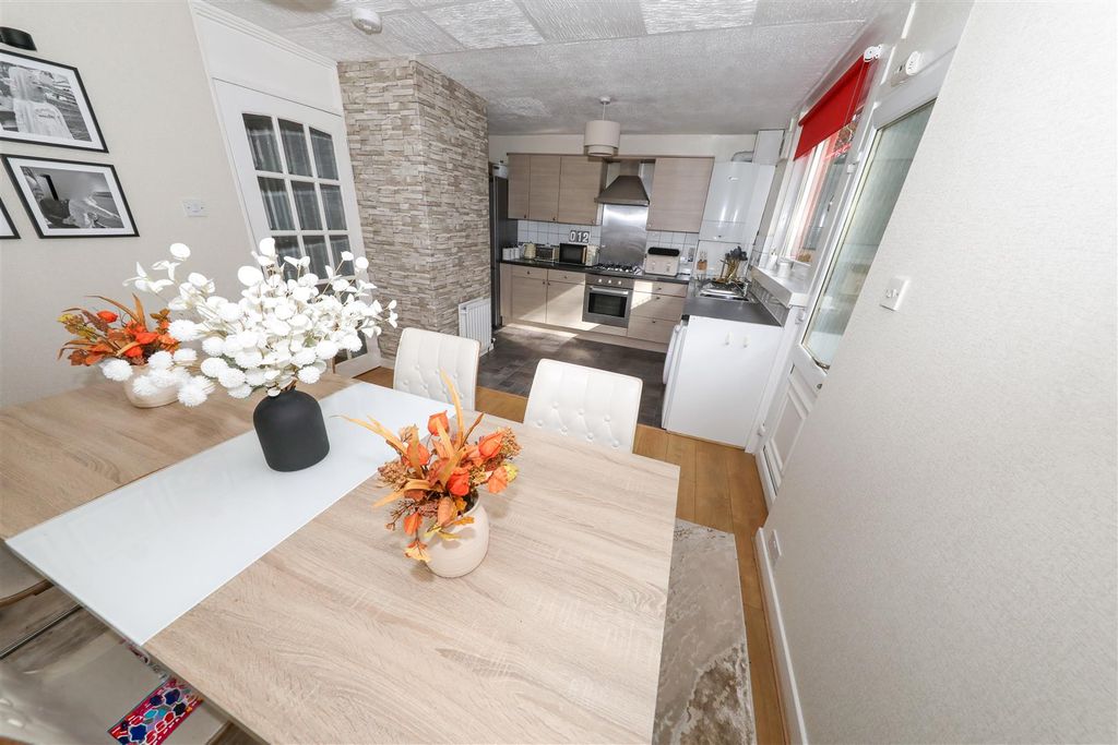 Property photo 2 of 19 B