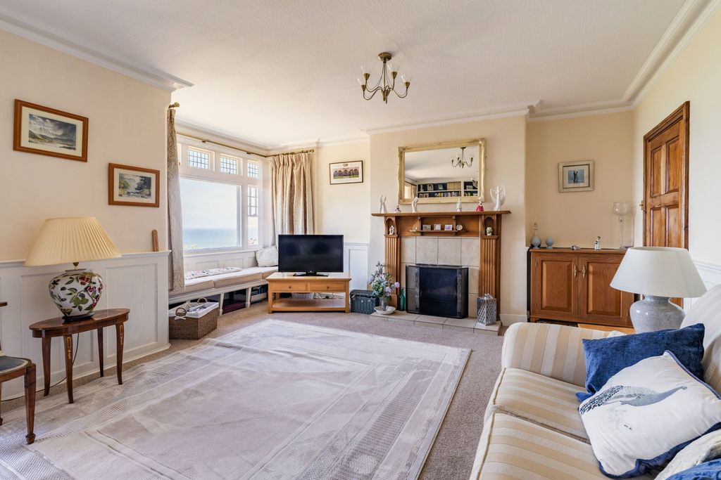 Property photo 2 of 31