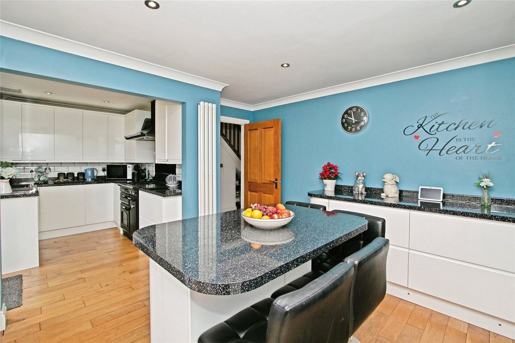 Property photo 3 of 21 Kitchen