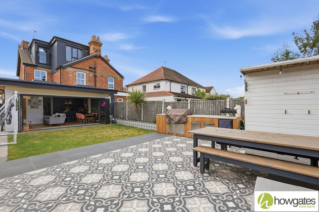 Property photo 2 of 37