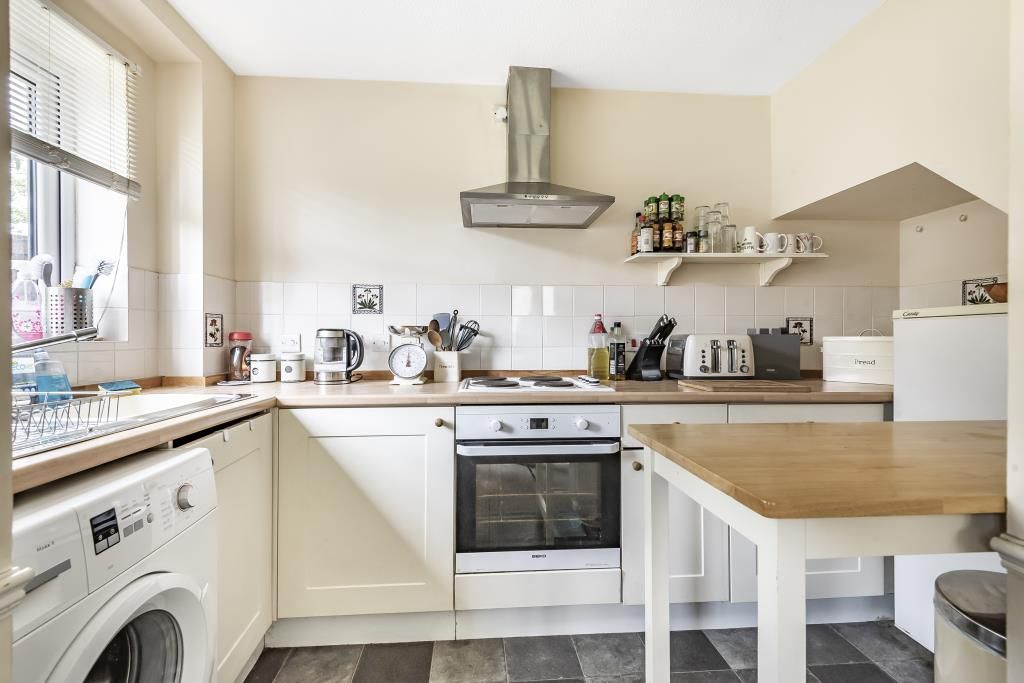 Property photo 2 of 10 Kitchen