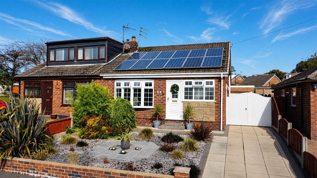 Property photo 1 of 24 Ross Close For Sale