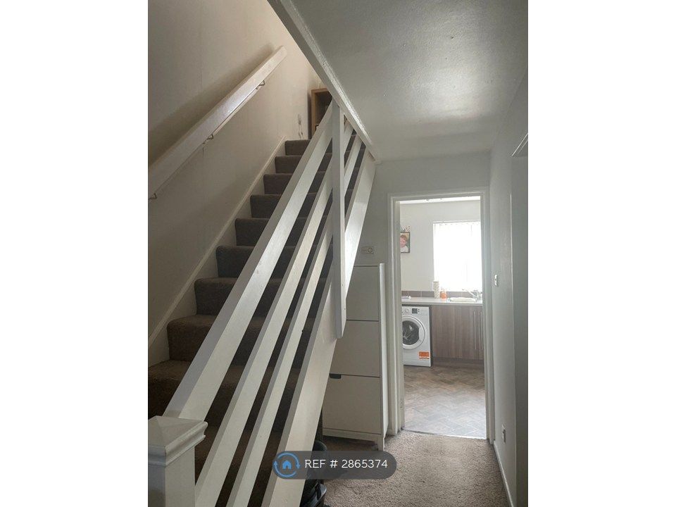 Property photo 2 of 11 Entrance Hallway