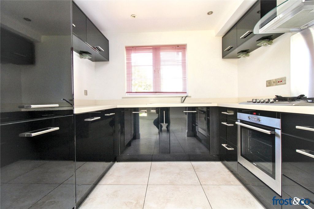 Property photo 3 of 16 Kitchen