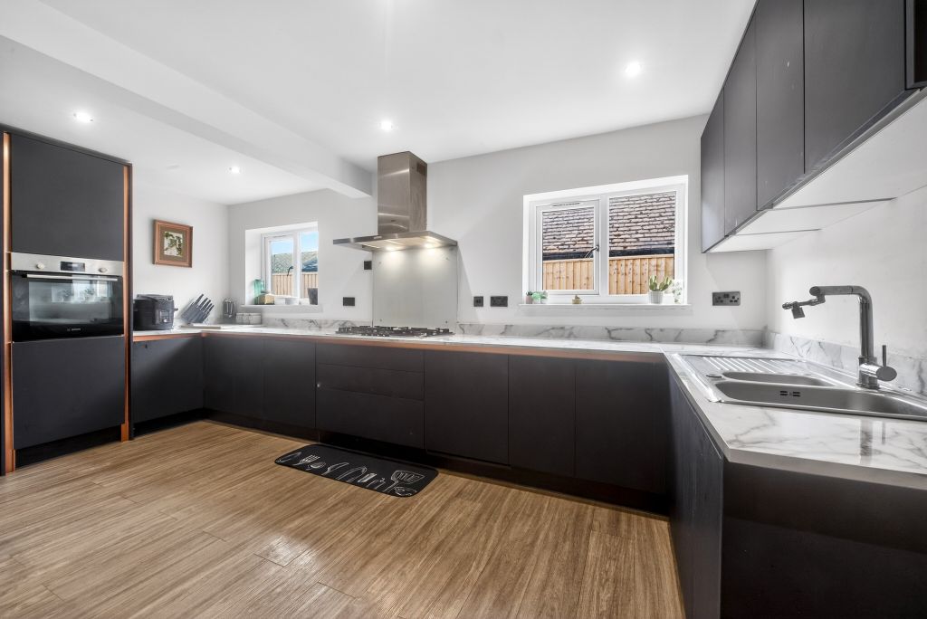 Property photo 3 of 20 Kitchen