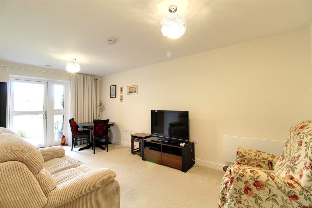 Property photo 2 of 21 Picture No. 01