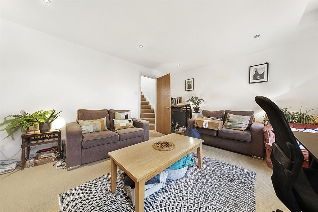 Property photo 2 of 9 13922_00486599.Jpg