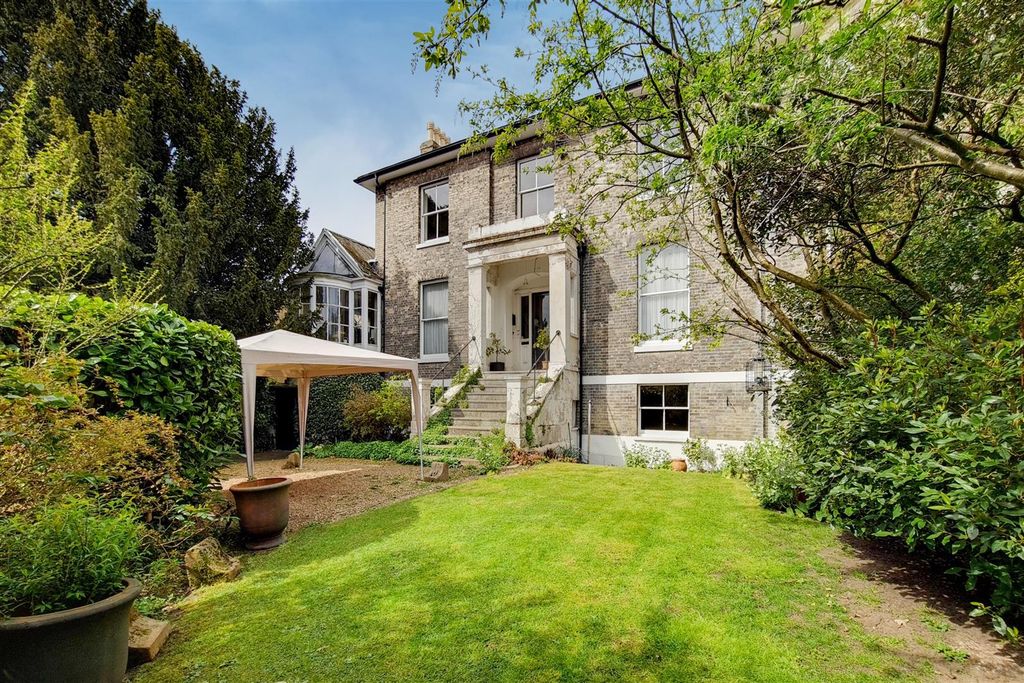 Property photo 1 of 13