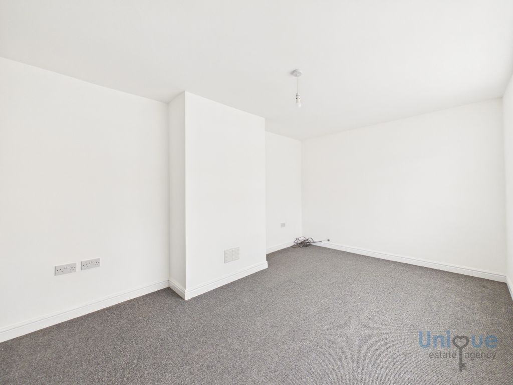 Property photo 2 of 25