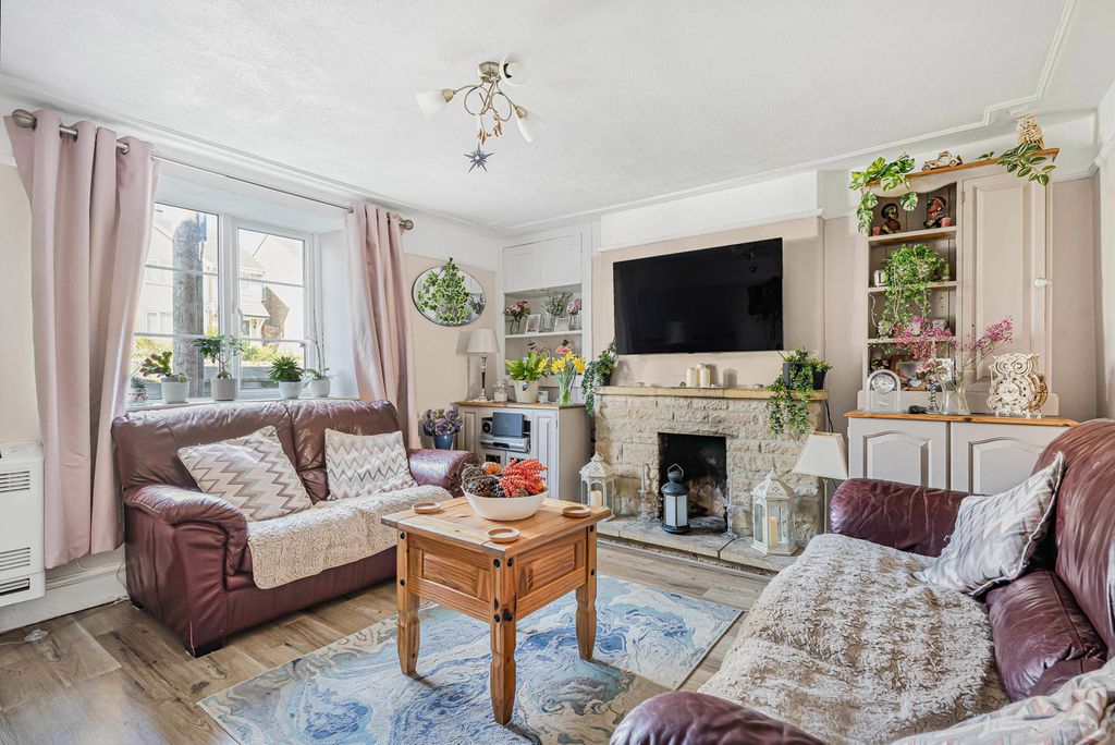 Property photo 2 of 15 Sitting Room